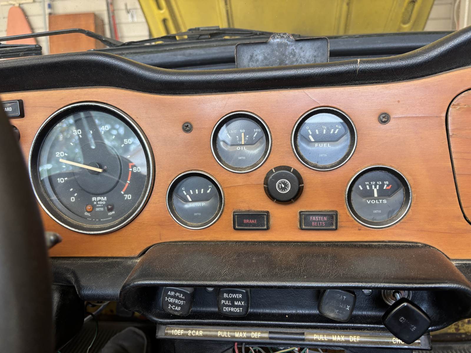 1974 Triumph TR6 oil pressure while running.
