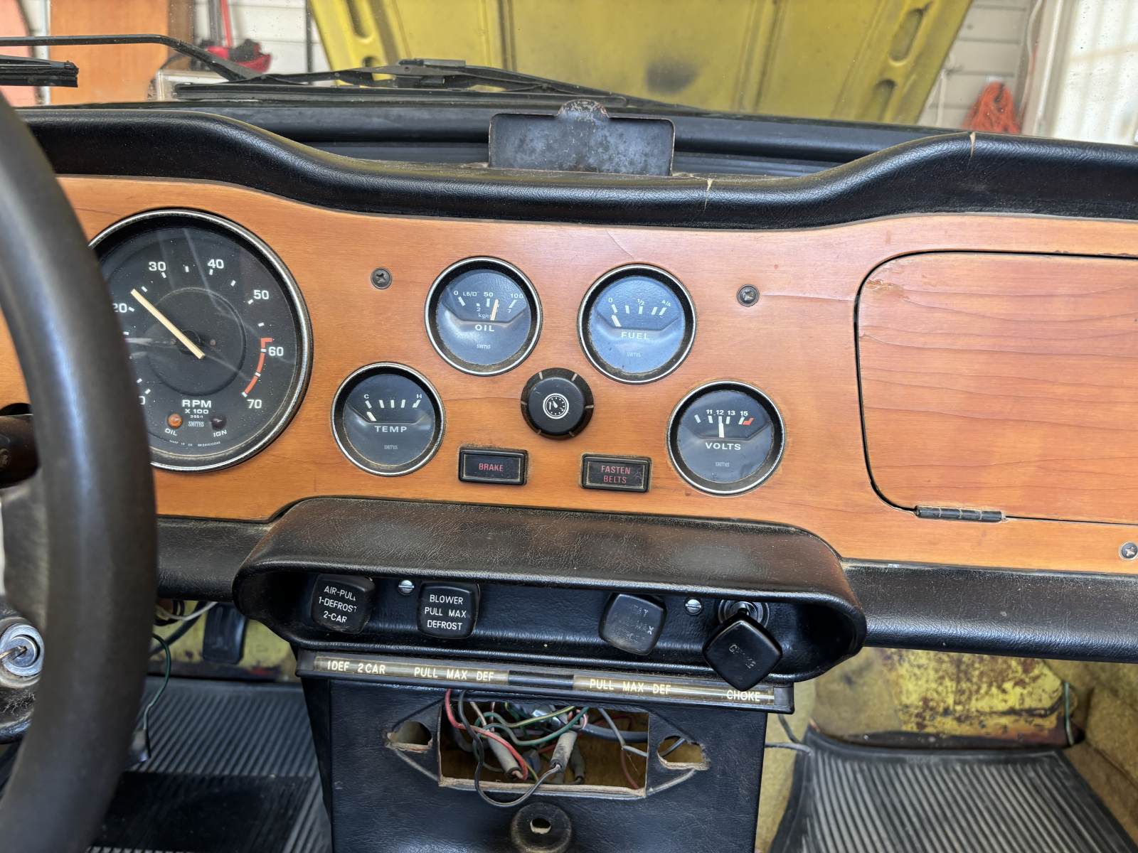 1974 Triumph TR6 oil pressure while running.